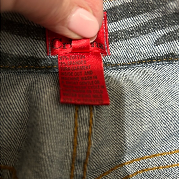 V Christina Fancy Denim Capris - Picture 8 of 8